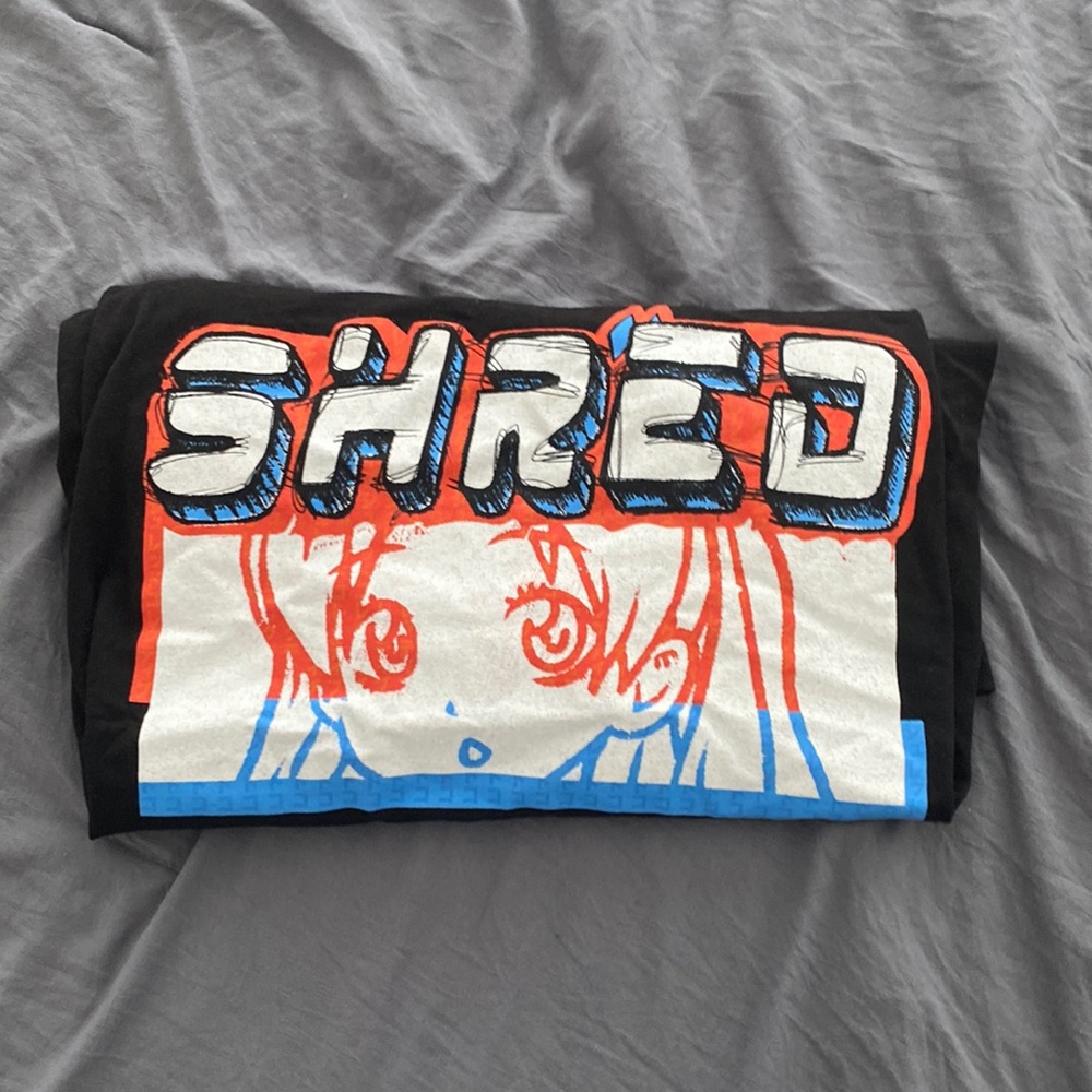 shred zumis shirt, cool anime shred! size large fits baggy. Very cool!!!